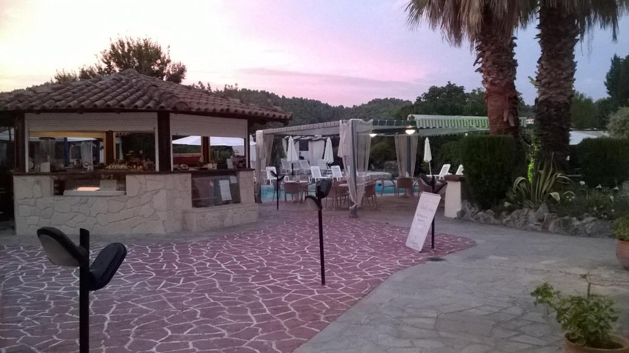 Aquarius Hotel Fourka Exterior foto